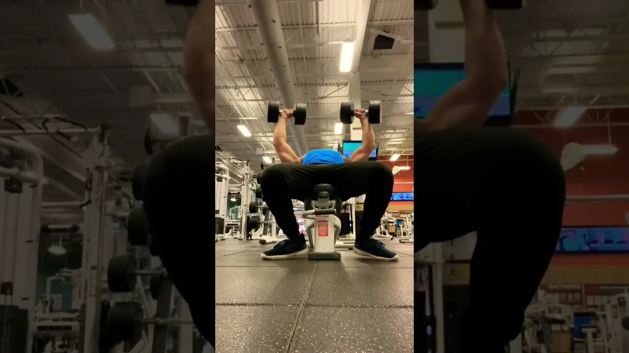 Dumbbell Bench Press Tips & Tricks 🏋️‍♂️ #chestday #chestworkout