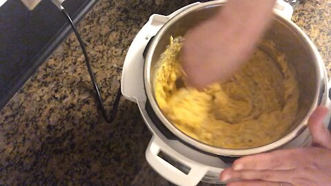 Slow Cooker Broccoli & Cheese Potato Soup