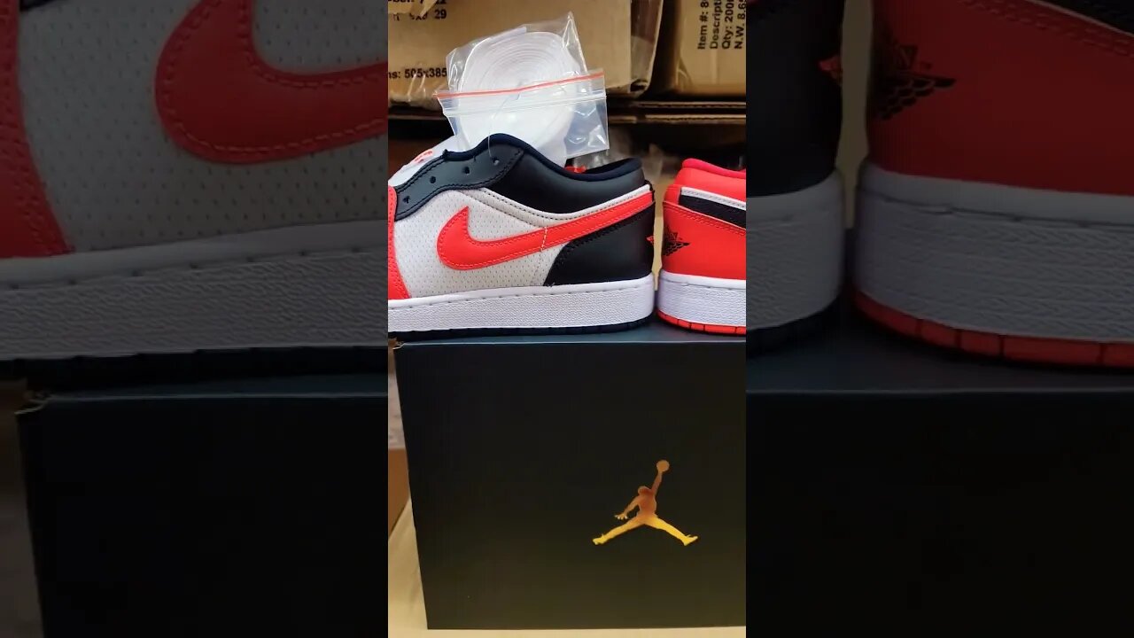 🚨Air Jordan 1 Low SE GS 'Mismatched Infrared' (Gs) Check Your Local Hibbett🚨#shorts #jordan