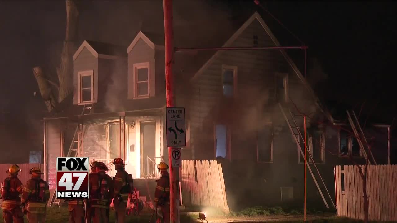 Morning fire destroys house in Lansing
