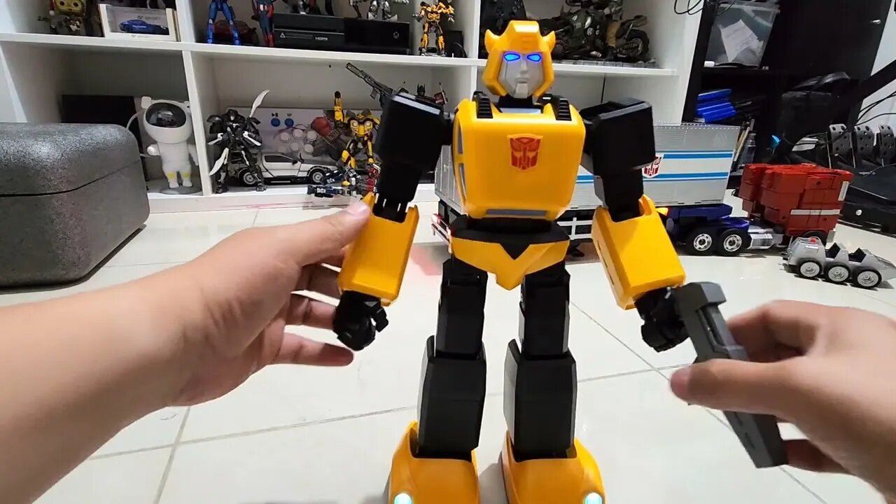 Raw, unedited unboxing of Robosen Bumblebee #transformers #bumblebee #robosen #whatyouseewhatyouget