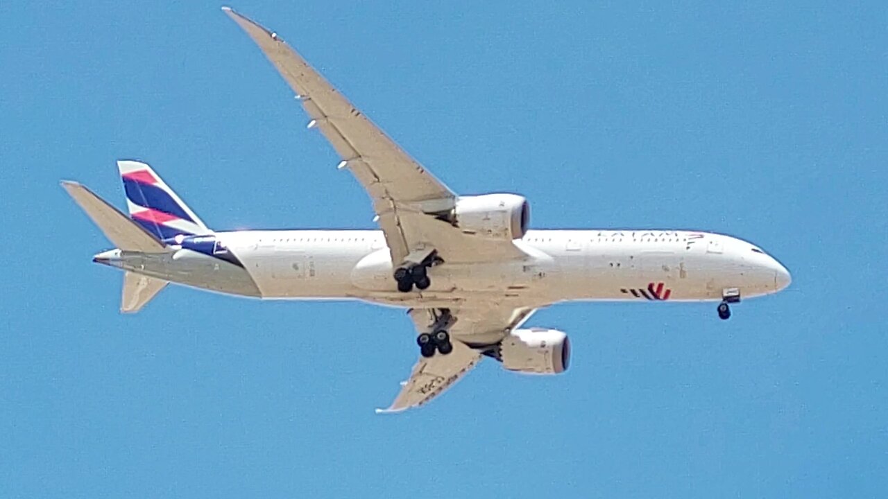 Boeing 787-9 CC-BGK vindo de Guarulhos e Airbus A321 PT-MXO vindo de Salvador para Fortaleza