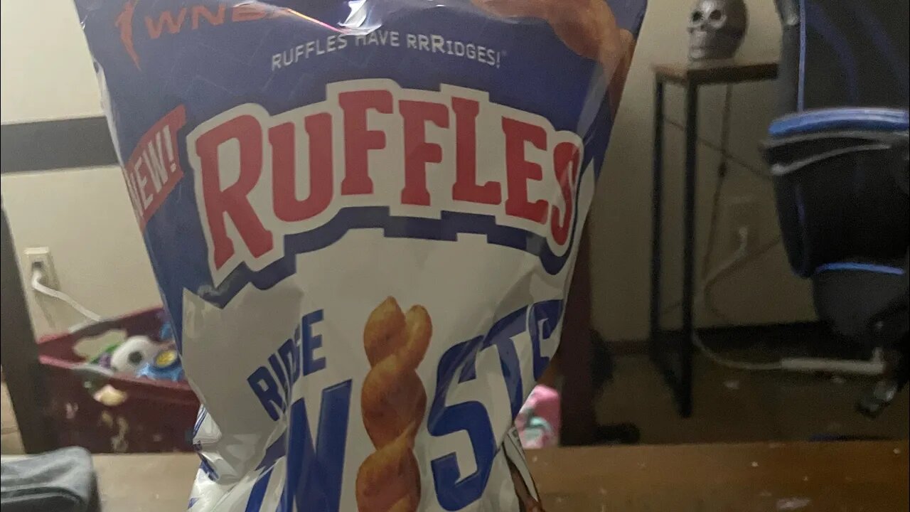 NEW RUFFLES TWISTS SMOKEY BBQ-TASTE TEST