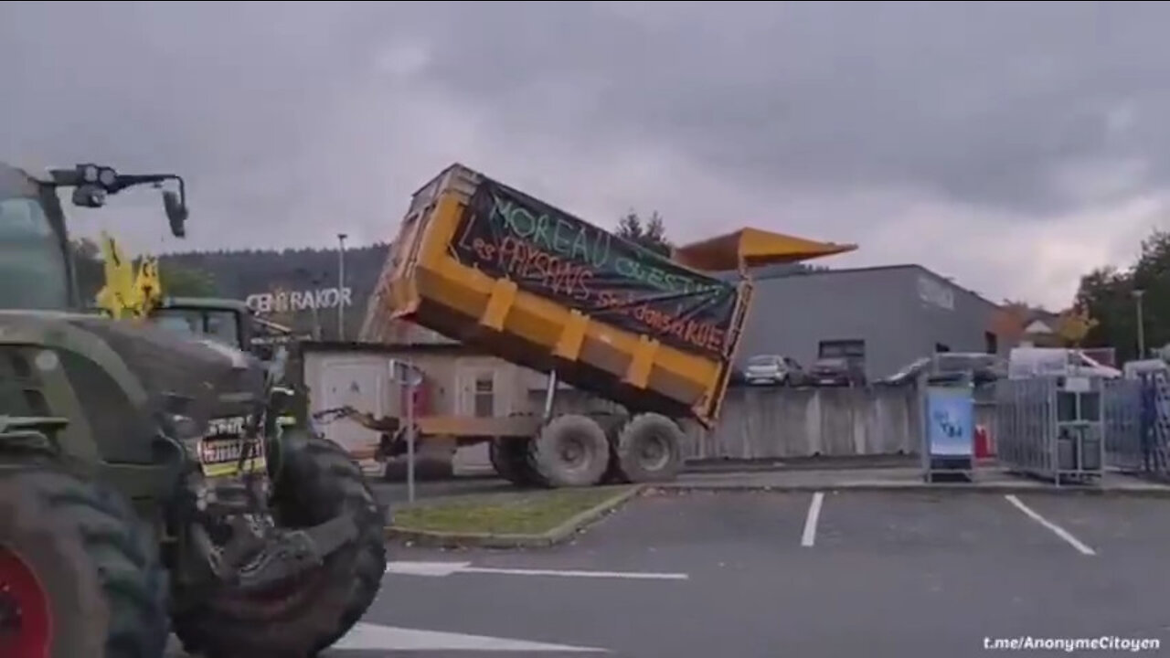 France: Farmers Deliver A Message To The Tyrannical Government By Burying The Tax Center In Manure