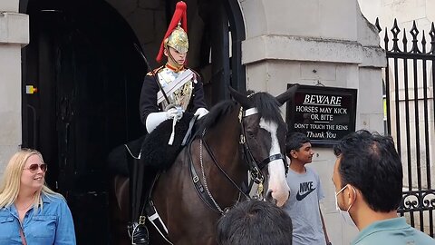 oi get off #horseguardsparade