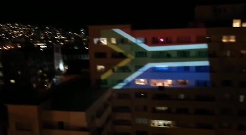WATCH: Capetonians sing the national anthem while they 'Clap for our Carers' (Yma)