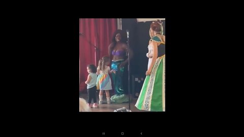 CHILD STROKES DRAG QUEEN'S GROIN AT CHATTANOOGA WANDERLINGER PUB'S DRAG SHOW