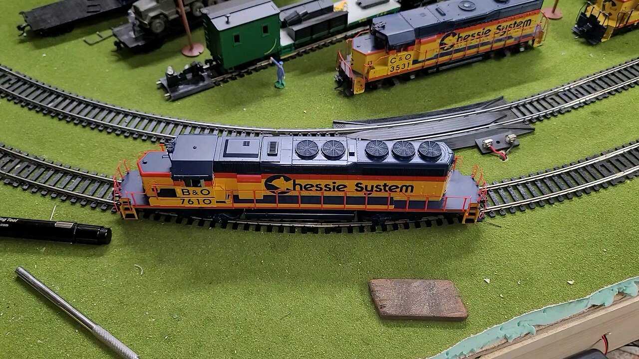 Athearn Ready to Roll Chessie SD40-2 Test run after repair.