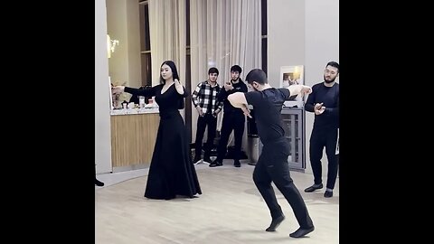 Школа лезгинки Lovzar Almaty 2023 Девушки и парни танцуют Лезгинку