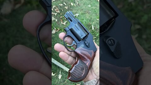 Smith & Wesson 442 50 yards offhand. 38 special #guns #shooting