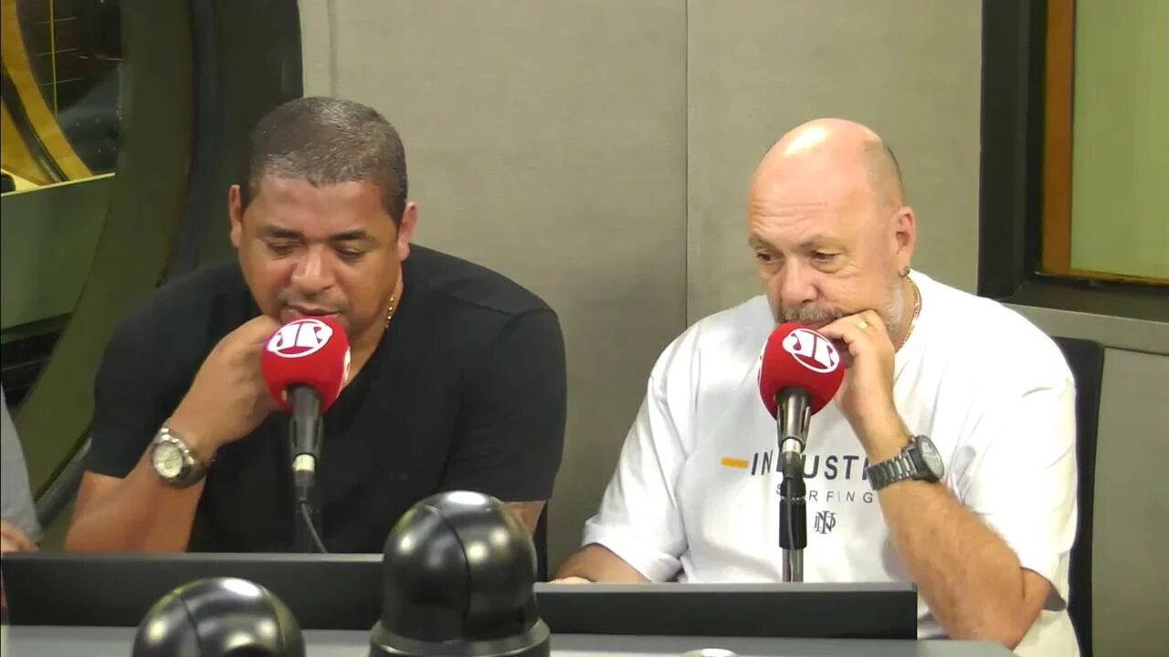 Vampeta elogia Brasil: "não mudo de Seleção, só de mulher"