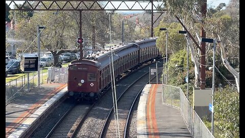Red Rattler passing Westgarth Station