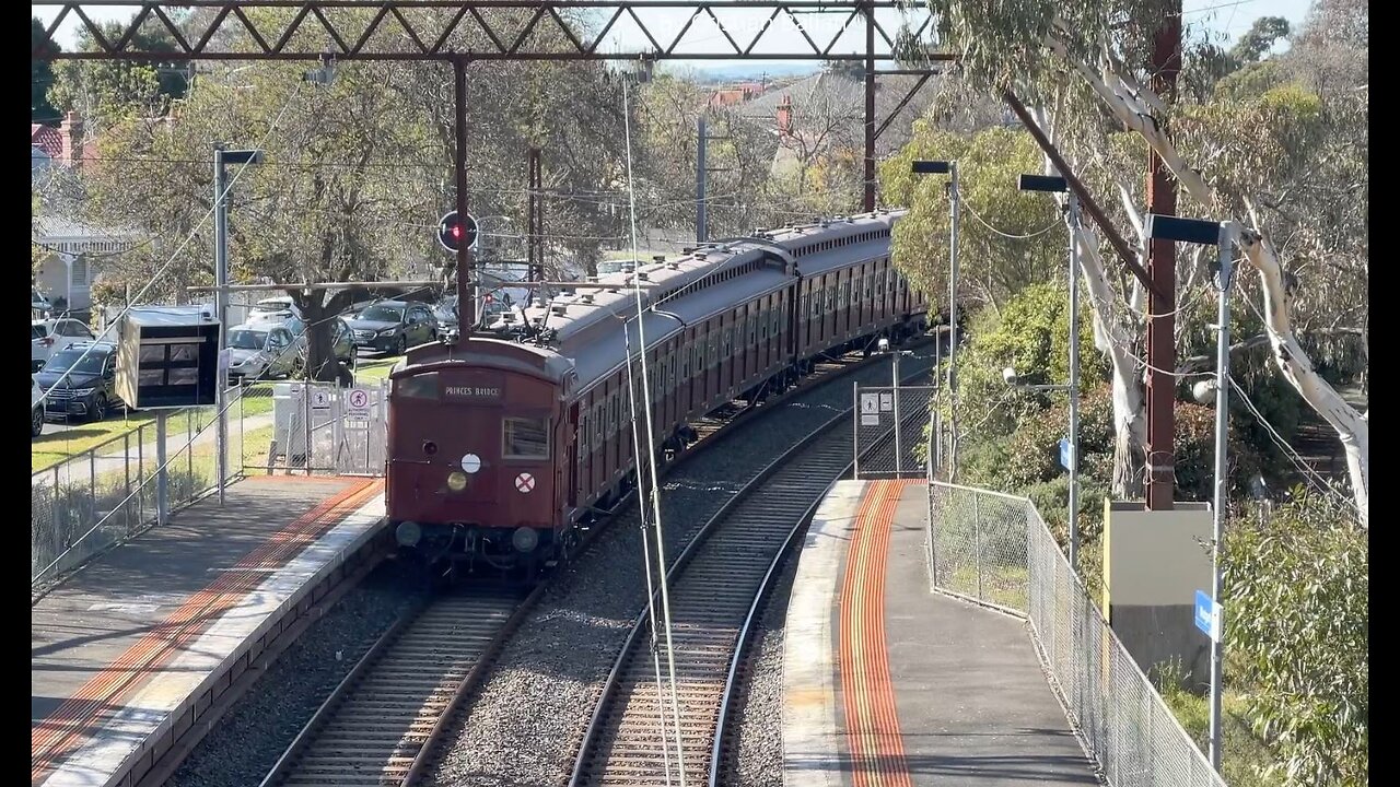 Red Rattler passing Westgarth Station