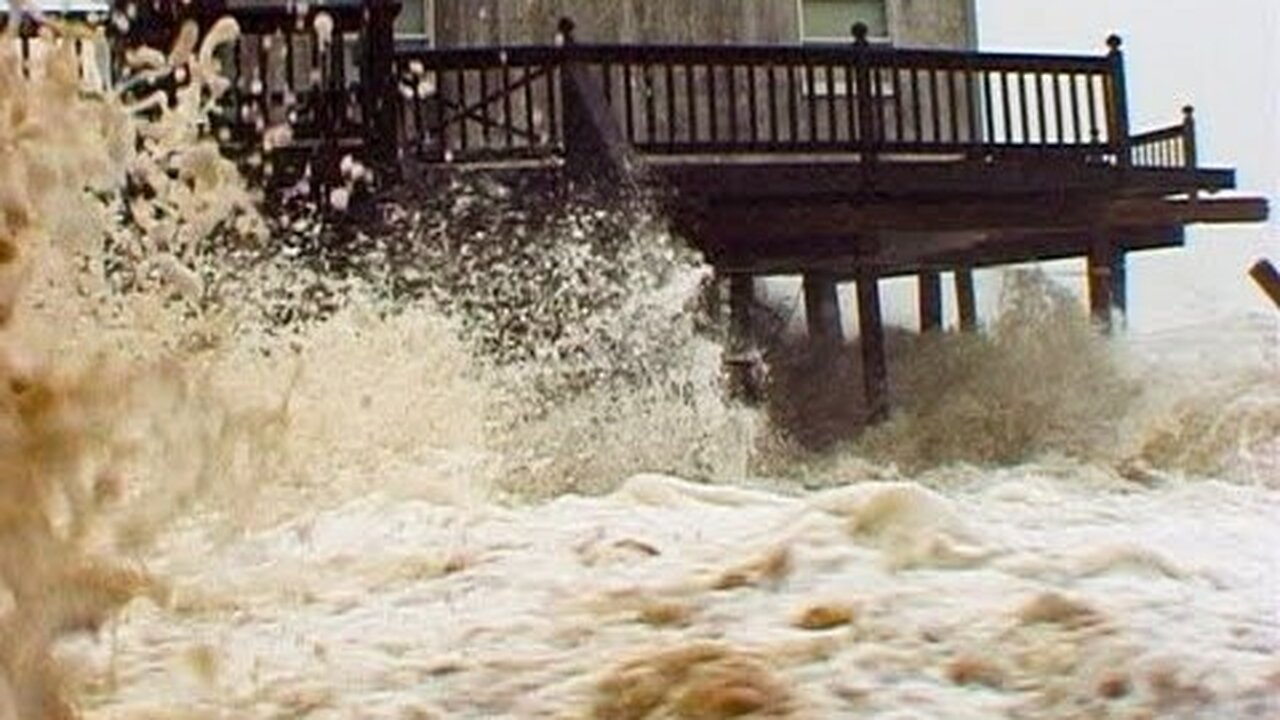 Outer Banks NC Cameraman Almost Drowns !!