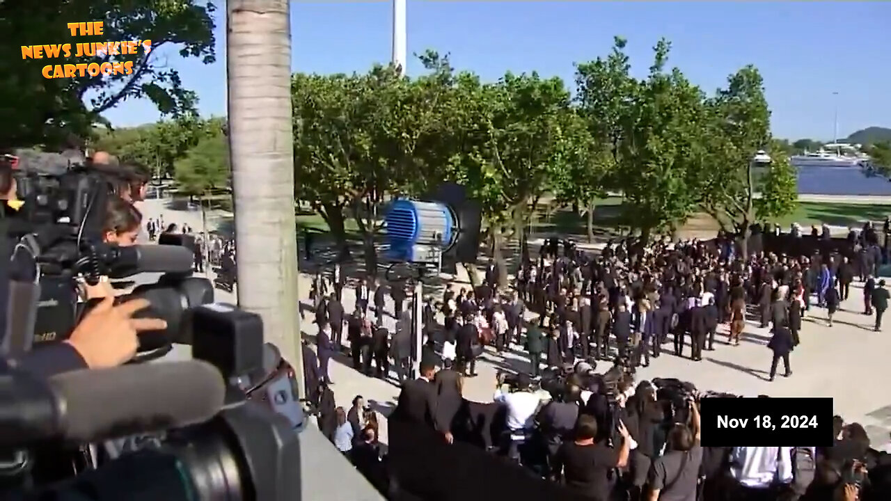 You can't make this shit up. World leaders at G20 take the group photo without Biden, then walk off: "Where's Biden?.. Oh, my God... Do you see him, Joe?.. Far left, left... To the left of the palm tree. Oh, my God..."