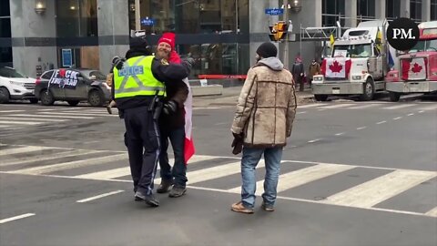 🚔POLICE 🚔 AND 🇨🇦PROTESTOR 🇨🇦HUGGING