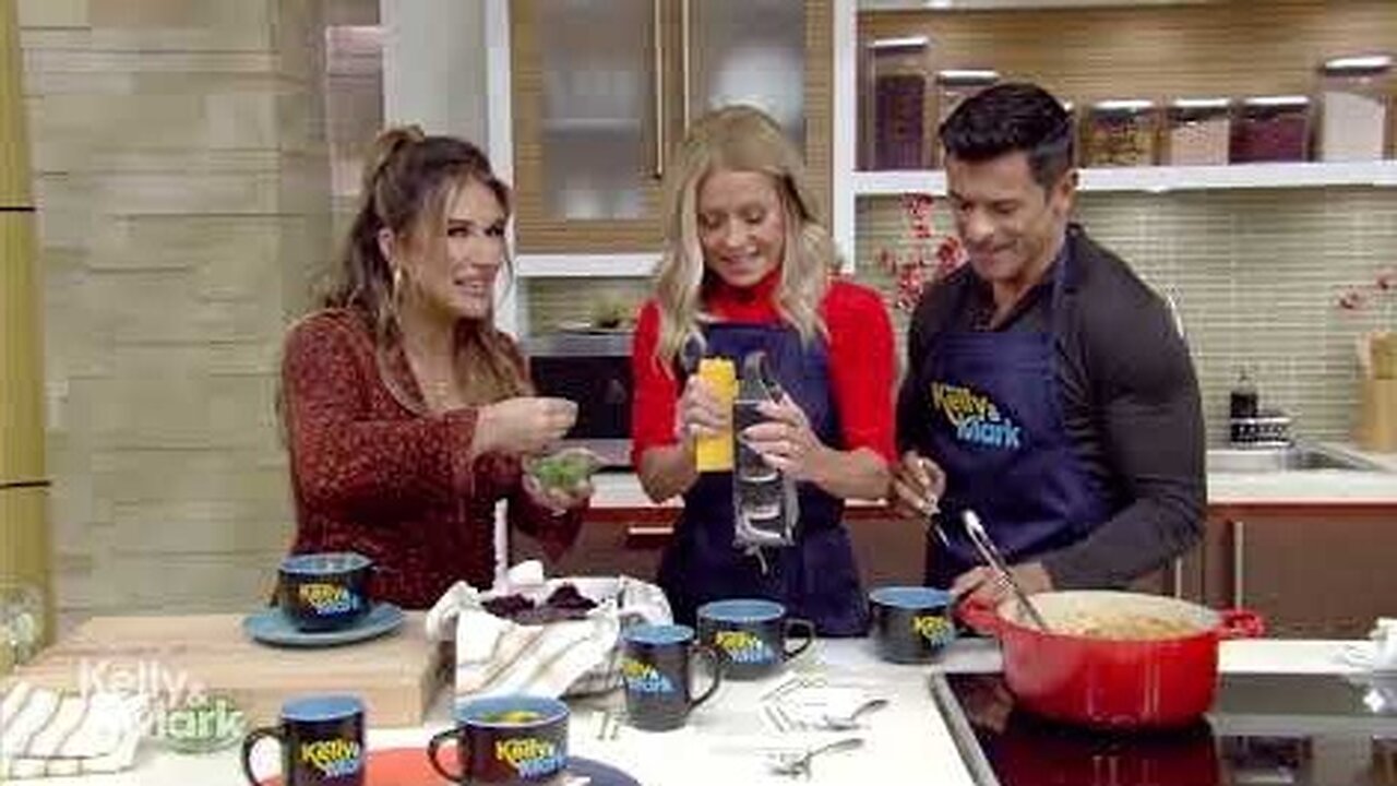 Jessie James Decker Makes Pumpkin Chili and Pumpkin Spice Lattes