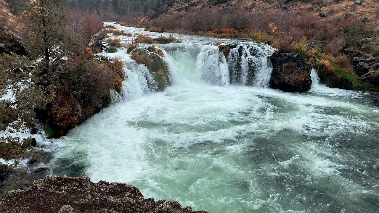 HIKING EXPLORING INCREDIBLE Steelhead Falls! | Deschutes Canyon River FALL AUTUMN Central Oregon 4K