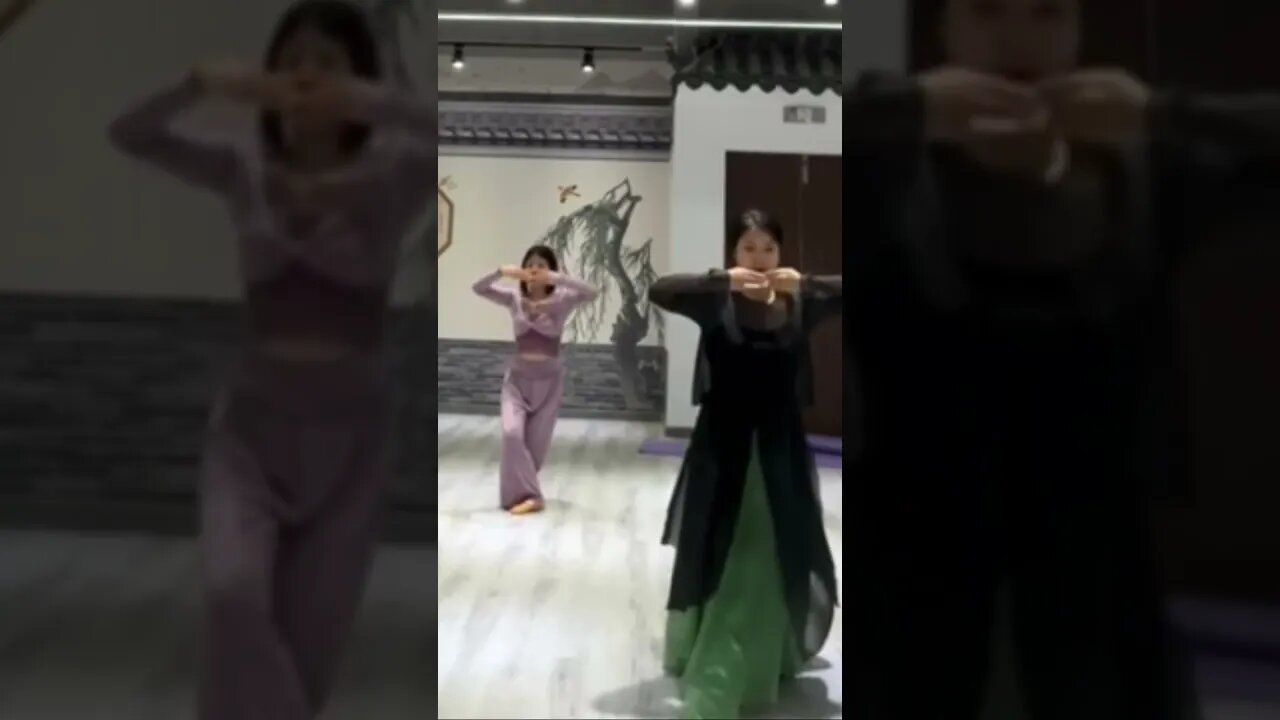 Chinese Girls Dance A Traditional Dance In Ming Dynasty Clothing