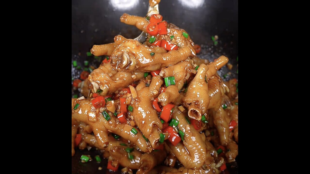 Garlic chicken feet, soft and glutinous, spicy and delicious, great with rice 蒜香鸡爪