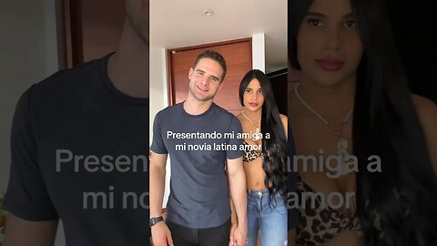 Presentando mi amiga a mi novia latina