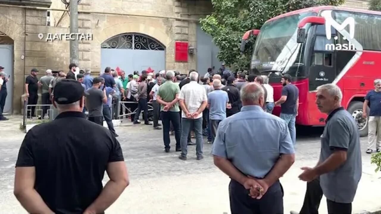 A selection of personnel from many regions of Russia with the collections of mobilized citizens
