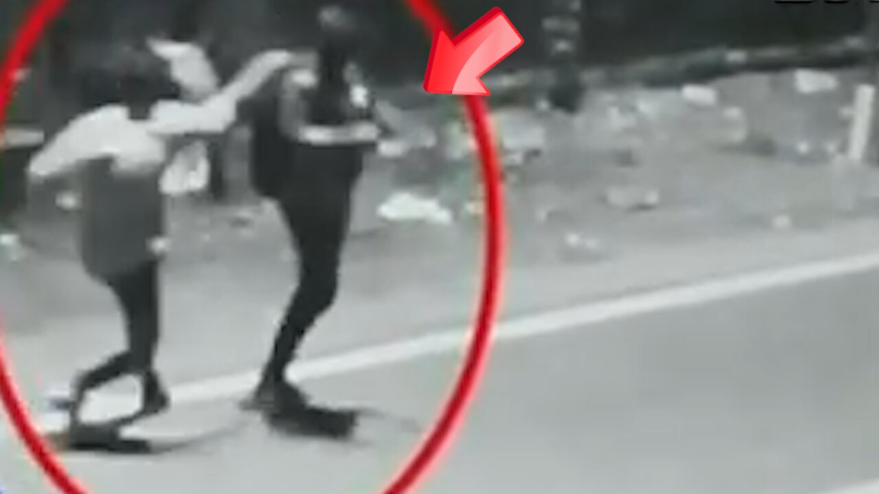 Man tries to protect his mental body from robbers - full movie