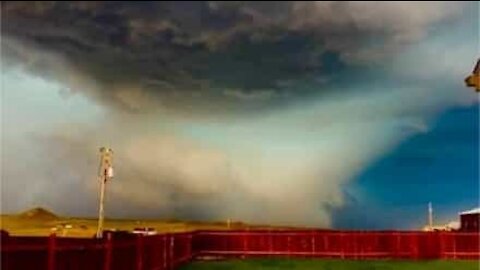 Resident captures apocalyptic storm forming