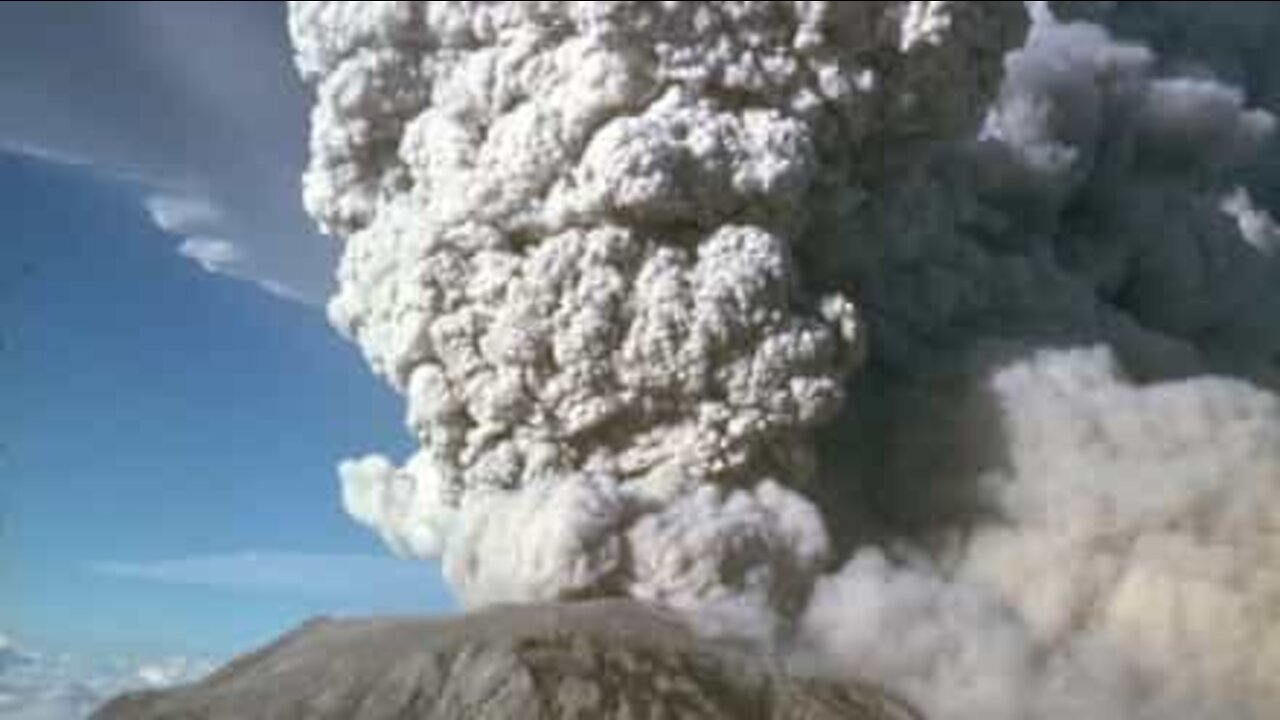 Stor askesky fra Sinabung vulkanen, Indonesia