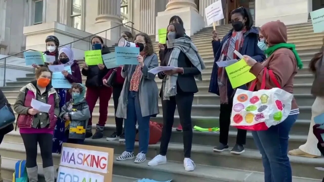 These women want to force you to put on a cough mask for the rest of your life