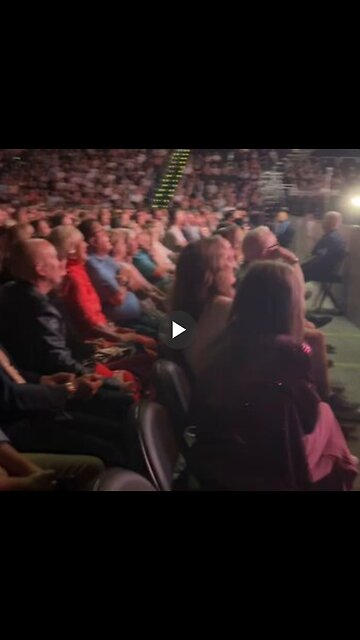 BREAKING: MASSIVE SELLOUT CROWD FOR TUCKER CARLSON IN PHOENIX, AZ