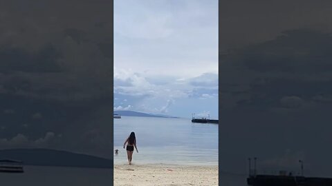 hanging out by the beach #swimming #gensan #mindanaovlogger #filipinaforeignercouple #filipina