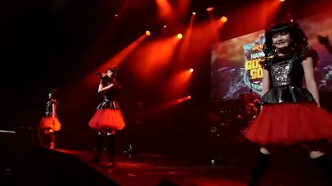 BABYMETAL - Special Moments - Feat DragonForce - Gimme Chocolate - HD 