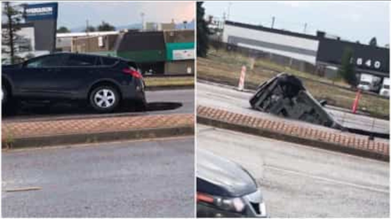 Un buco nell'asfalto inghiotte l'auto intrappolata