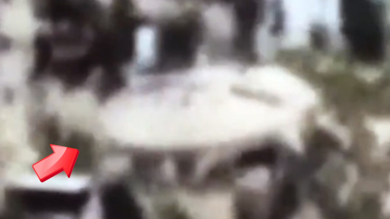 UFO wobbles as it can not keep level [Space]