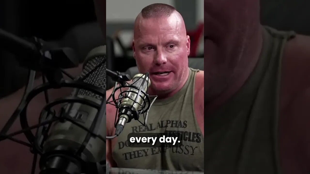 8 YEAR OLD BENCHPRESSES 3 TIMES A WEEK 🚫