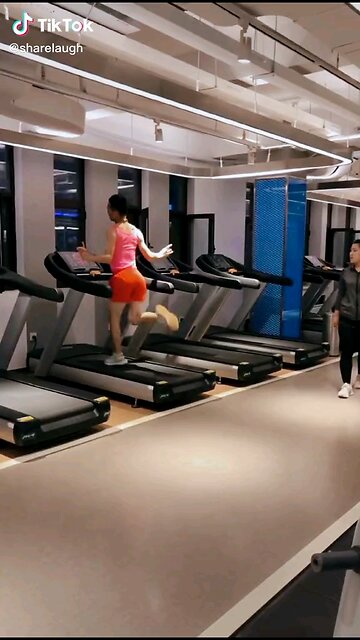 Silly Gym Workout with a Twist! 😄🏋️‍♂️"