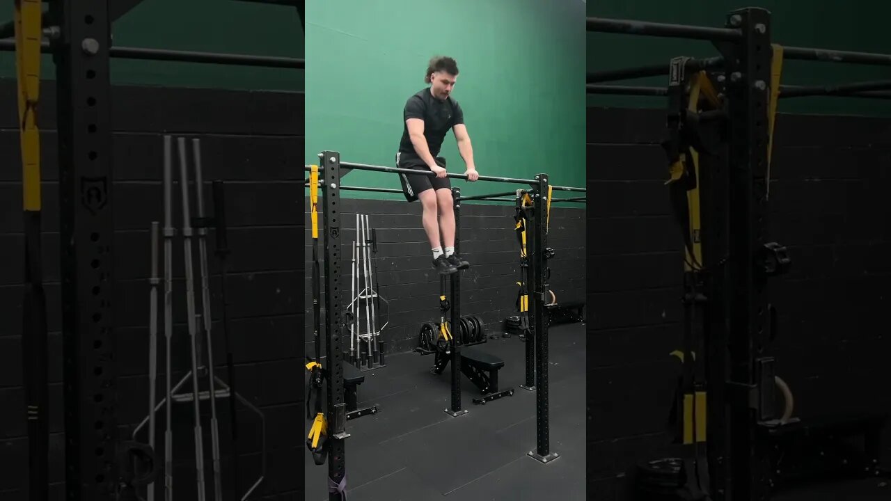 Watch Coach Chris do 6 Muscle-Ups 💪🏻💪🏻