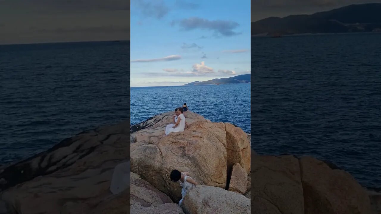 Hon Chong Beach | Nha Trang Vietnam 🇻🇳 #shorts #nhatrang #beachlife #expat #beach #sunset #rocks