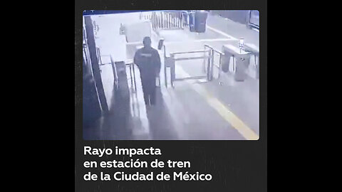 Captan cómo un rayo impactó en una estación de tren de la Ciudad de México