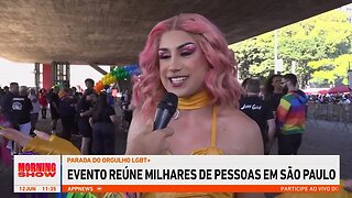 Parada do Orgulho LGBT+ reúne multidão em São Paulo