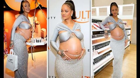 Pregnant Rihanna Display Her Growing Baby Bump In Silver Bralet & Matching Skirts!👶❤️