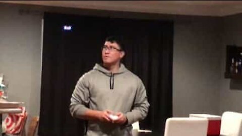 Homem é atingido por drone na cara!