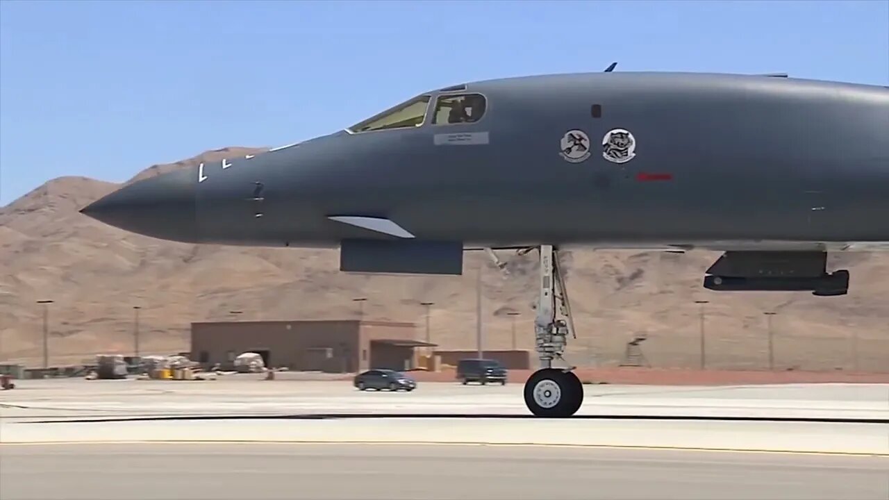 Stunning Video of B-1 Lancer in Action • Takeoff & Landing [Training Footage]-2