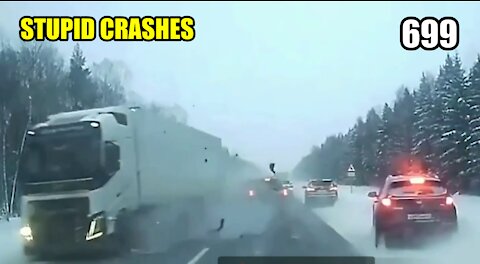 Stupid driving mistakes 669 (December 2021 English subtitles)