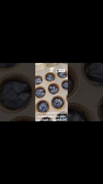 Kristin Cavallari makes muffins using her own cookbook recipe#shorts #kristincavallari