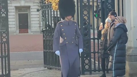 Make way the kings guard out side #buckinghampalace