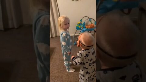 Kid scares his sister with a mask