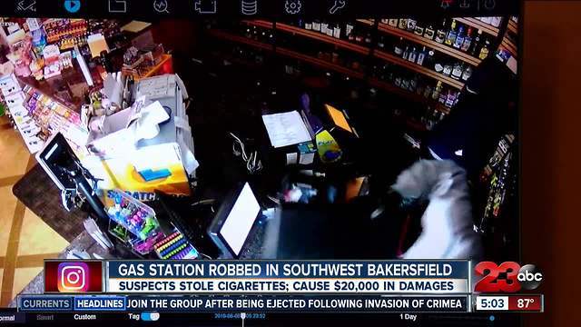 Southwest Bakersfield gas station victim of smash and grab