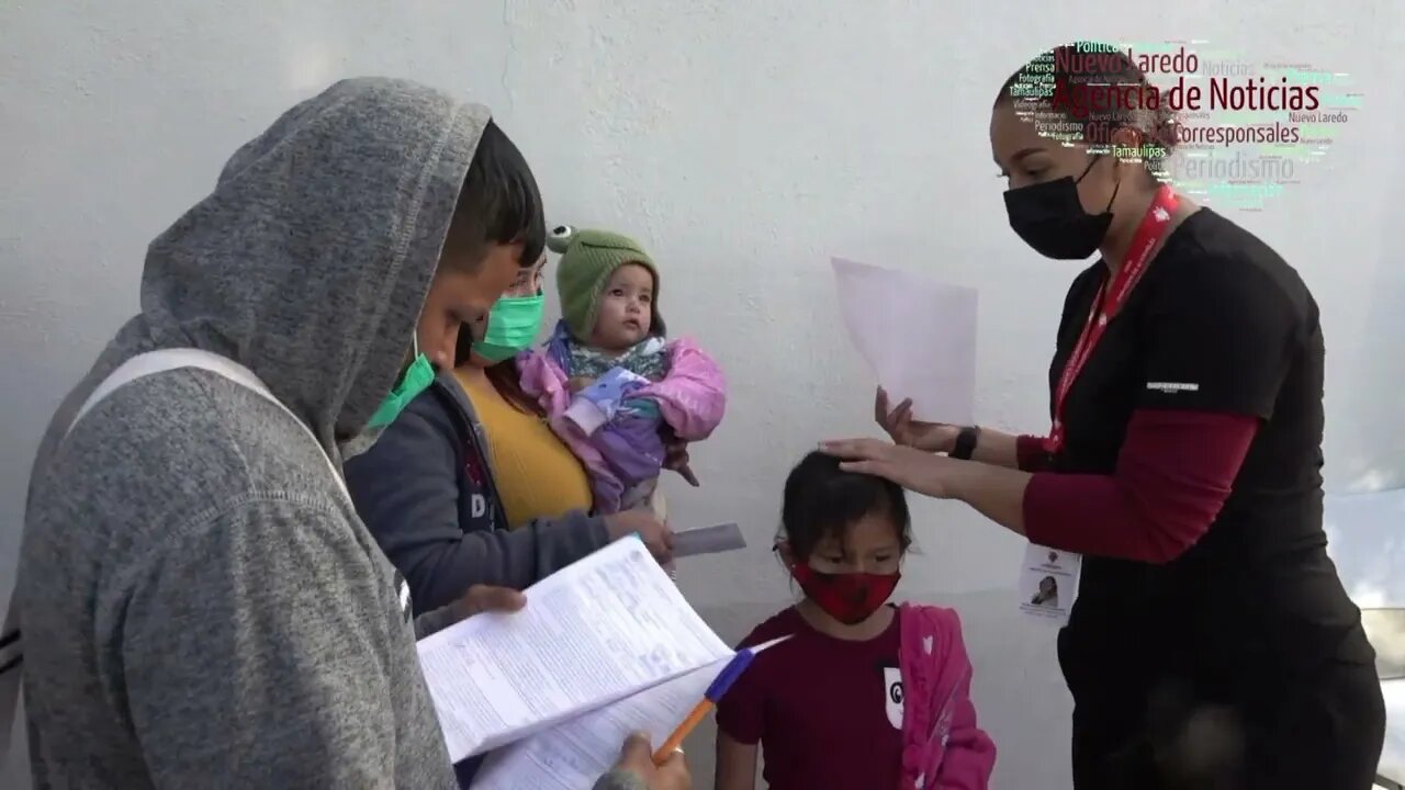 ACUDE POBLACIÓN A VACUNARSE CONTRA EL COVID 19